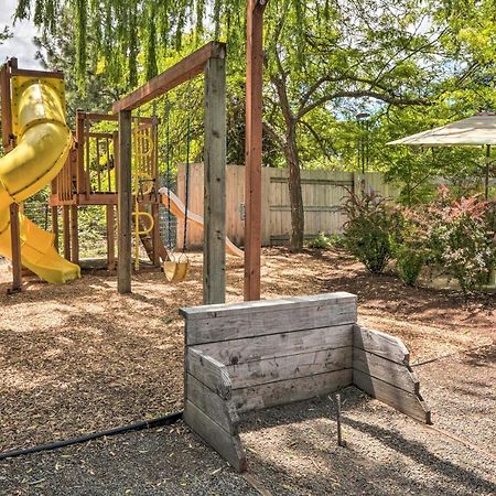 Central Medford Family Retreat With Large Yard! Luaran gambar