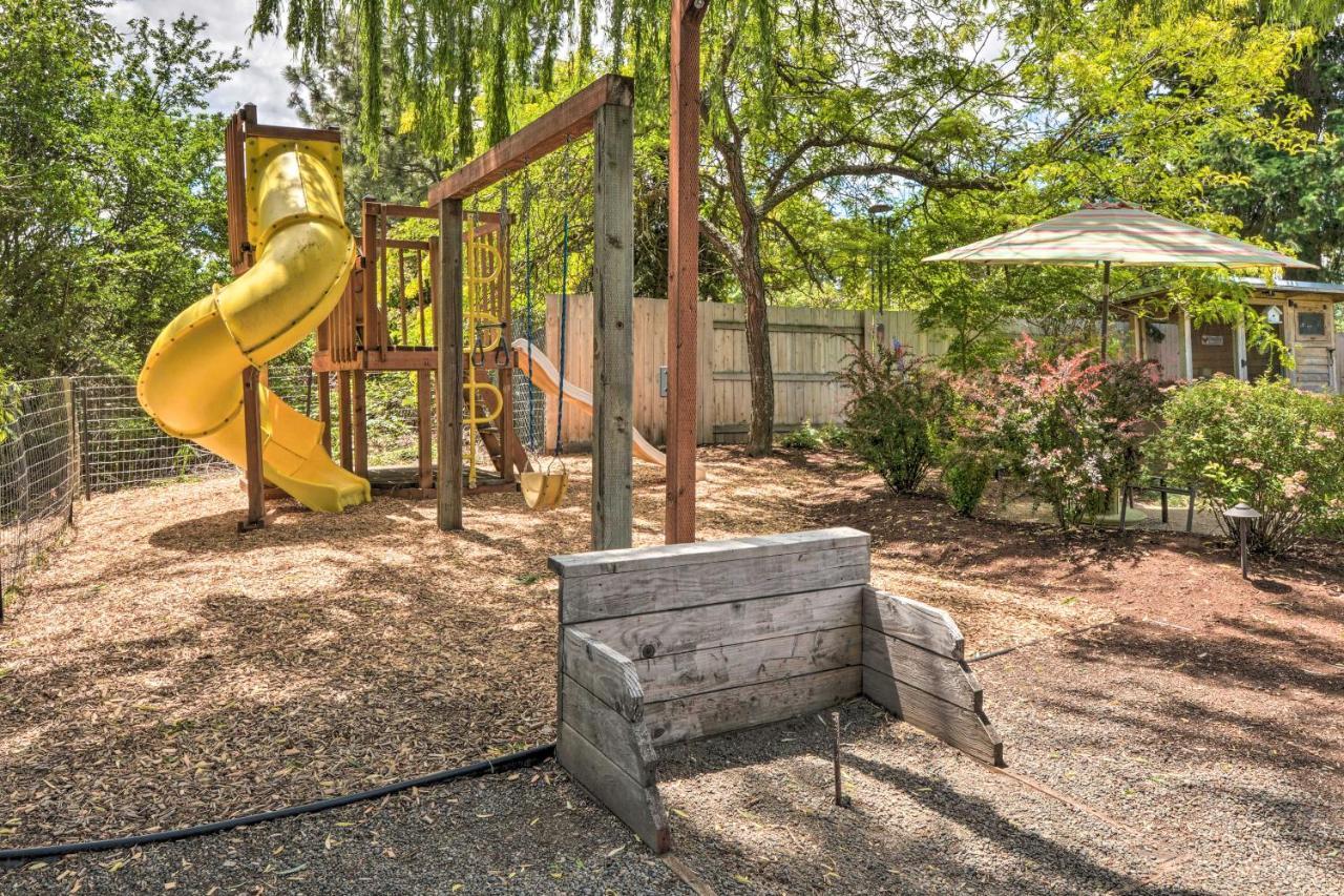 Central Medford Family Retreat With Large Yard! Luaran gambar