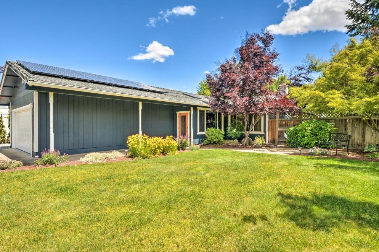 Central Medford Family Retreat With Large Yard! Luaran gambar