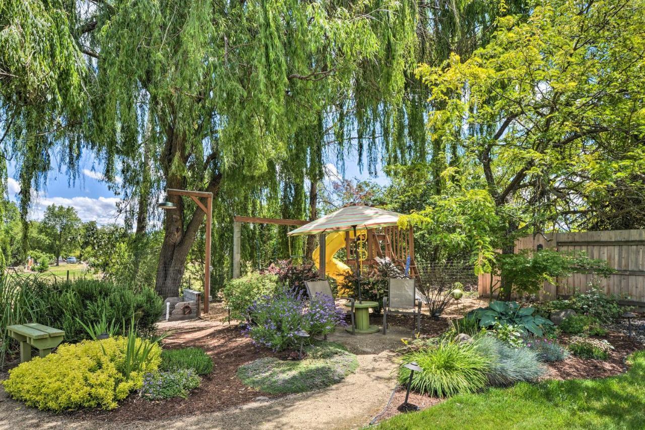 Central Medford Family Retreat With Large Yard! Luaran gambar