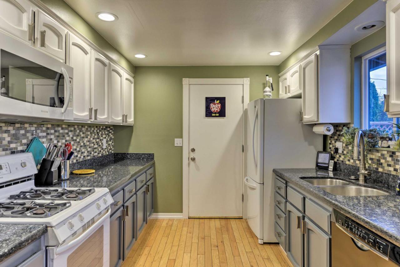 Central Medford Family Retreat With Large Yard! Luaran gambar