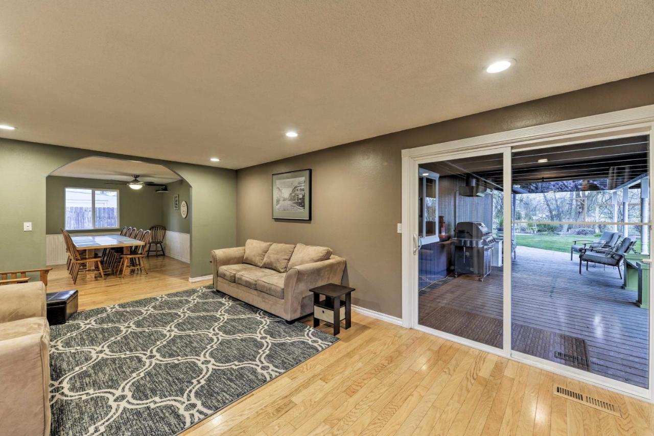 Central Medford Family Retreat With Large Yard! Luaran gambar