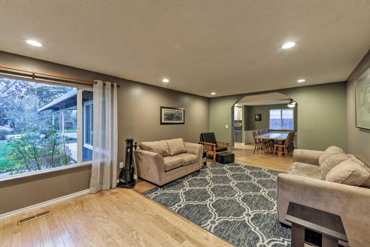 Central Medford Family Retreat With Large Yard! Luaran gambar